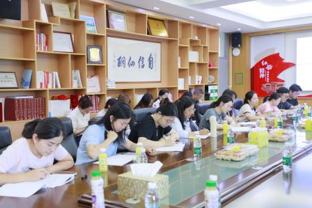 凝心聚力抓常规，分享交流促成长 —— 深圳市仙桐实验小学举行班主任工作会议
